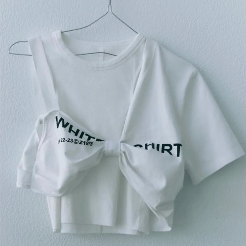 Zara Textured Rib Overlay Graphic
Tee Size S